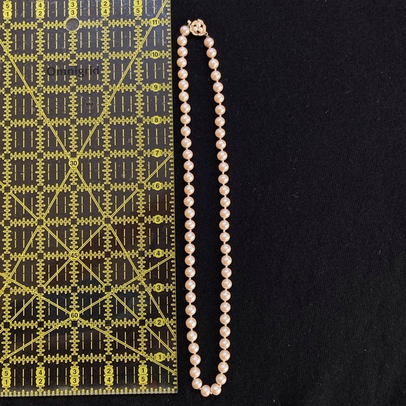 Vintage Single Strand, Glass Pearl Necklace - Picture 6 of 7